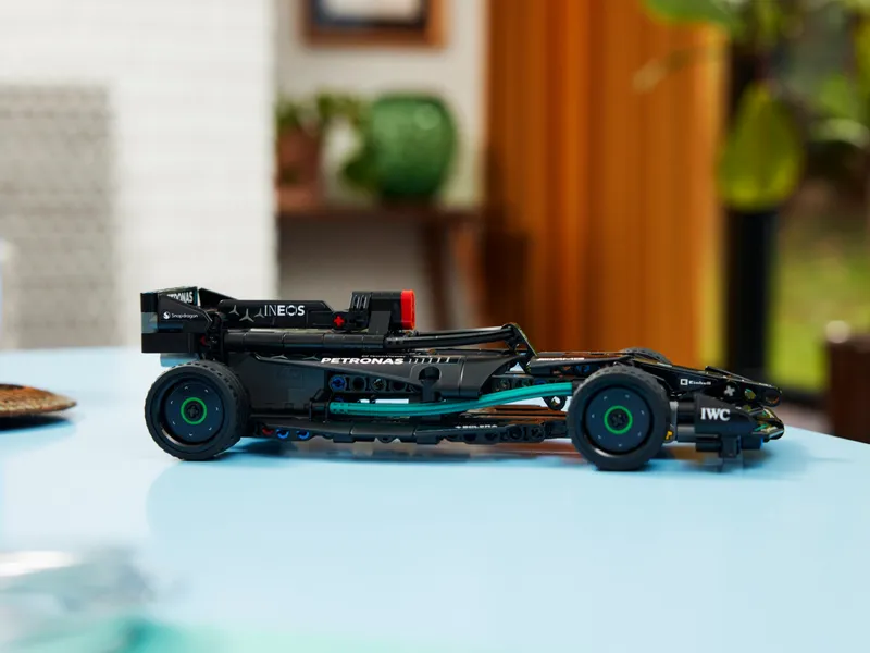 Mercedes-AMG F1 W14 Pull-Back
