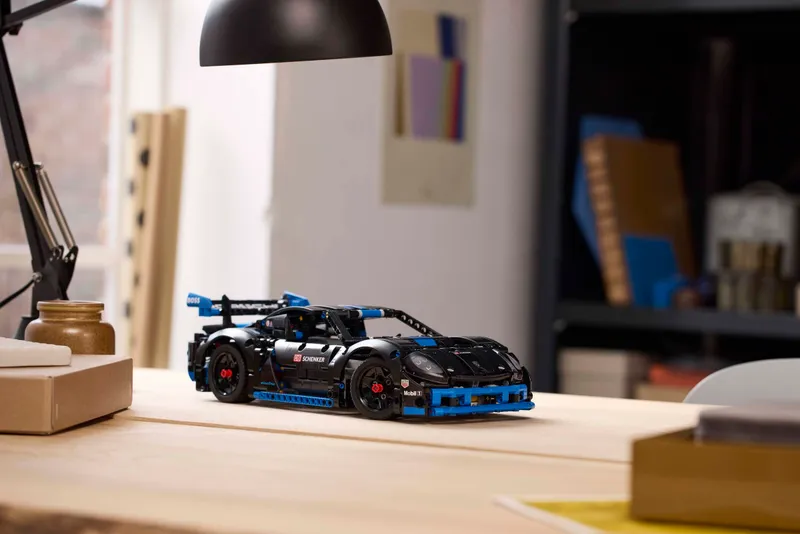 Porsche GT4 e-Performance
