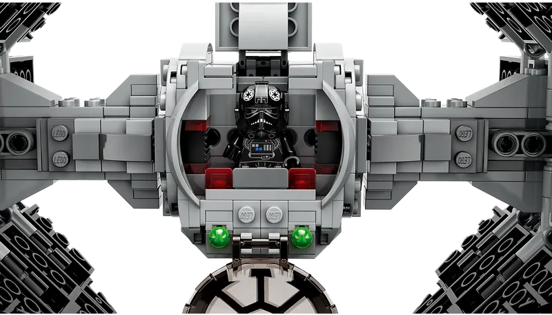 Mandalorian Fang Fighter vs. TIE Interceptor